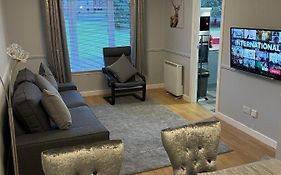 2 Bed Contemporary Apartment Glasgow Free Parking Netflix Sleeps 4